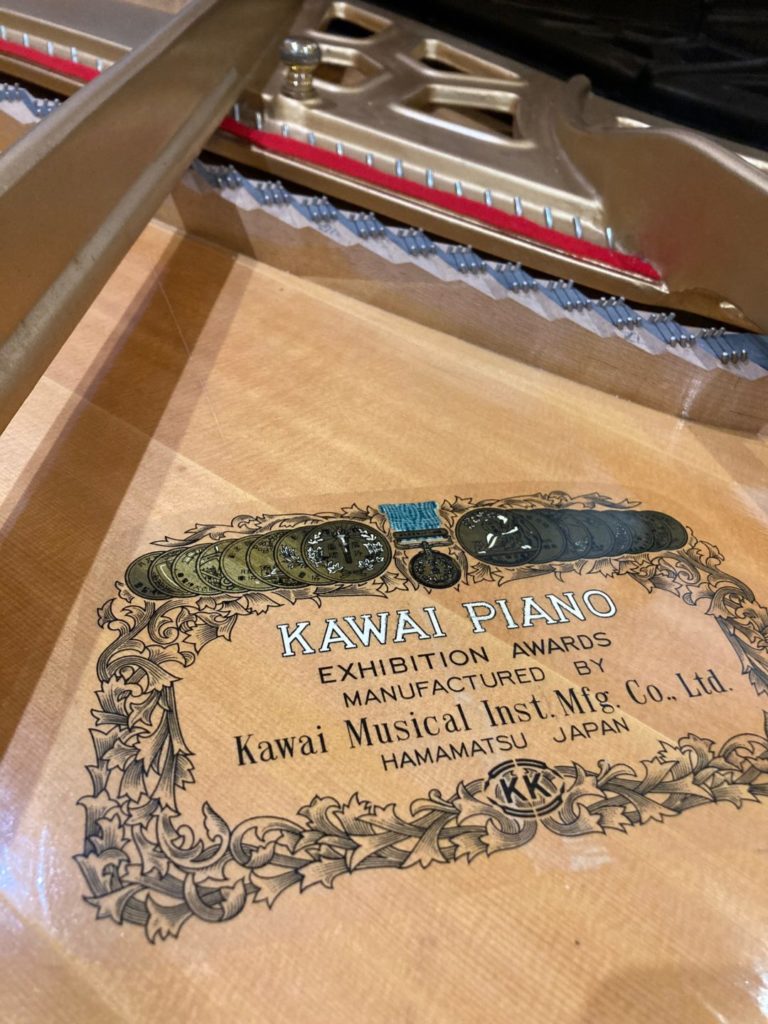 PIANO KAWAI KG2C